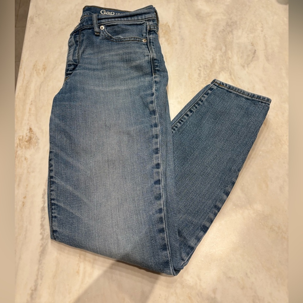 Gap Skinny Ankle Jeans. Size 28.